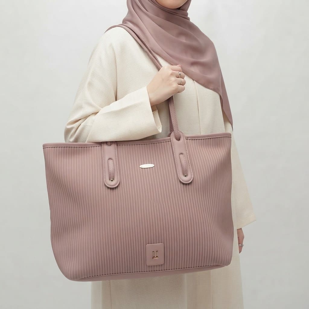 Vertical Ribbed Tote Bag حقيبة حمل مضلعة عمودية